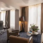 Crowne Plaza - Republique By Ihg 4*