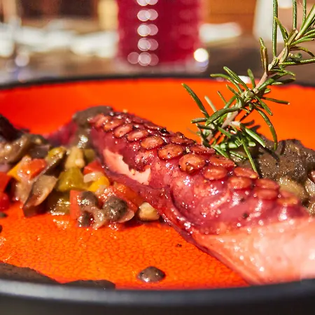 מלון Crowne Plaza Republique By Ihg