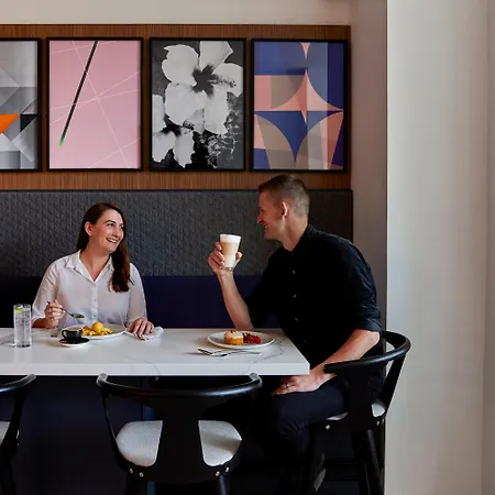 Crowne Plaza Republique By Ihg 4*