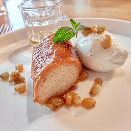 Crowne Plaza - Republique By Ihg 4*