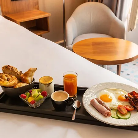 Hotel Crowne Plaza - Republique By Ihg 4*
