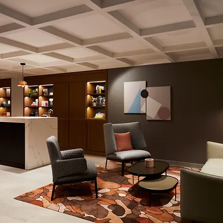Crowne Plaza - Republique By Ihg 4*