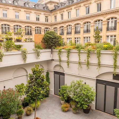 Crowne Plaza - Republique By Ihg 4*