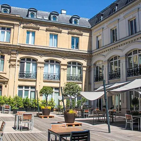 Hotel Crowne Plaza - Republique By Ihg 4*