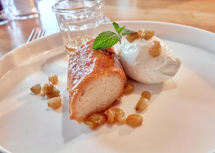 Crowne Plaza - Republique By Ihg 4*