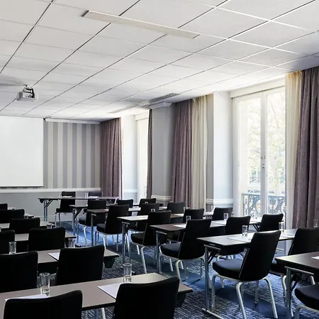 Crowne Plaza - Republique By Ihg 4*