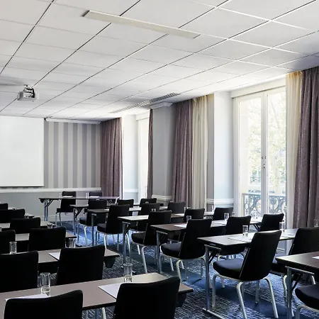 Crowne Plaza Republique By Ihg 4*