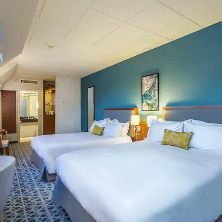 Crowne Plaza - Republique By Ihg Hotel 4*