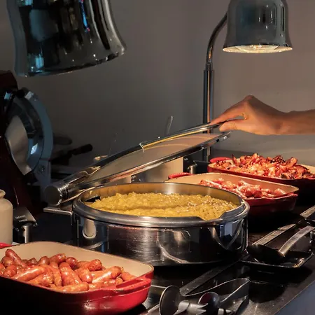 Hotel Crowne Plaza - Republique By Ihg 4*