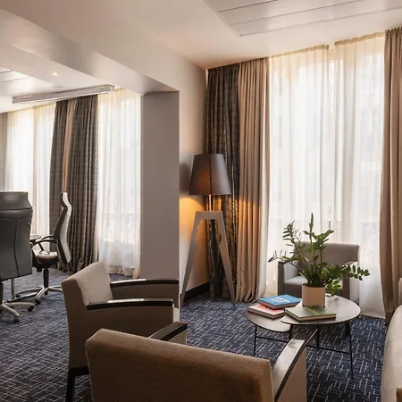 Crowne Plaza - Republique By Ihg 4*
